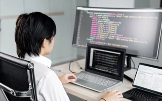 喀什 ,php声明和调用变量的符号是什么？